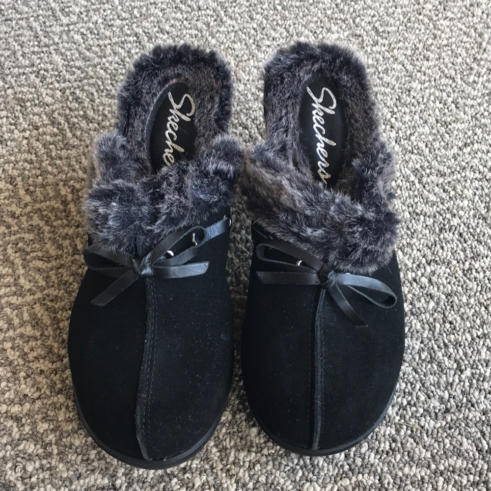Brand New Skechers Fur Lined Clogs Size 8